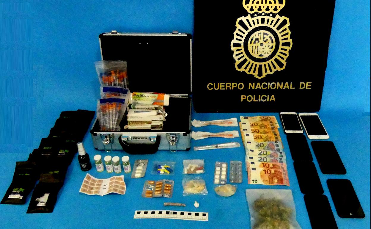 Detenido por llevar en su coche cocaína, marihuana y medicamentos