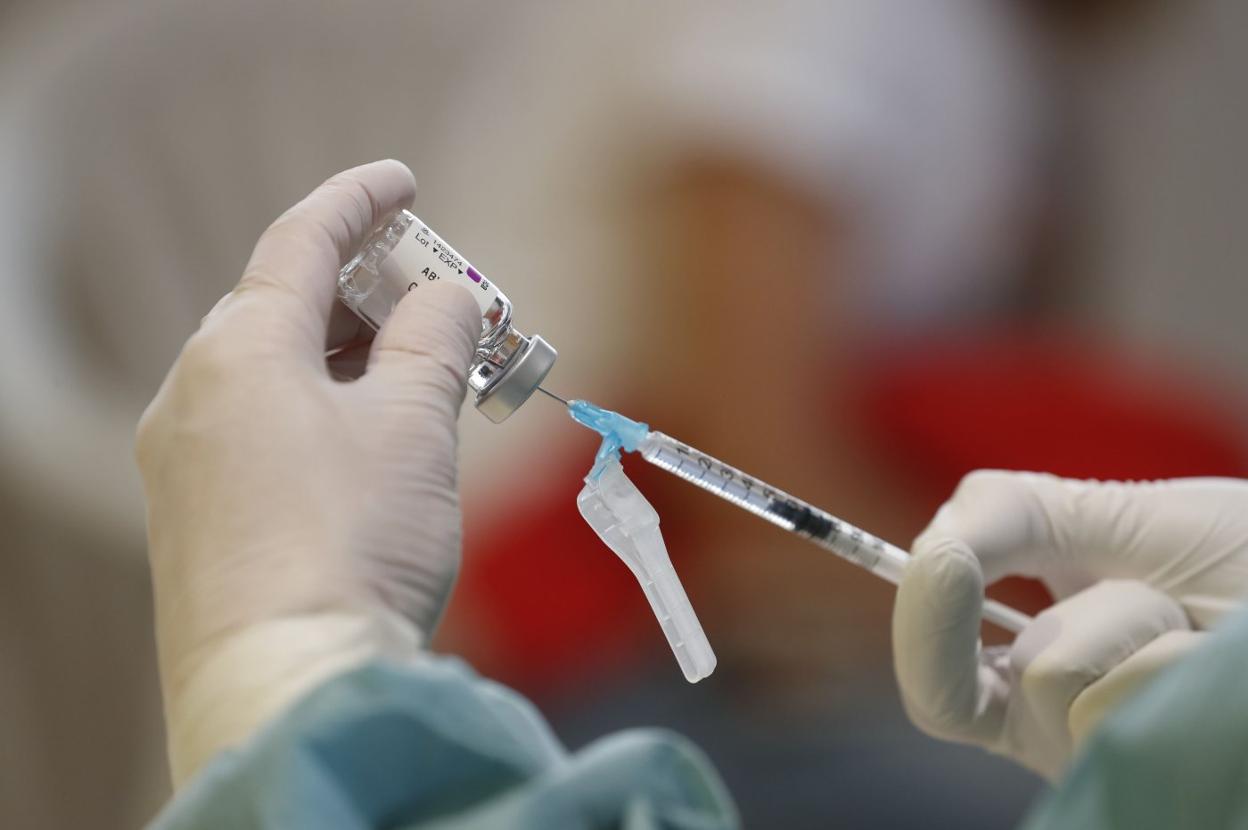 «Agosto es la fecha más probable para haber vacunado al 70% de la población»