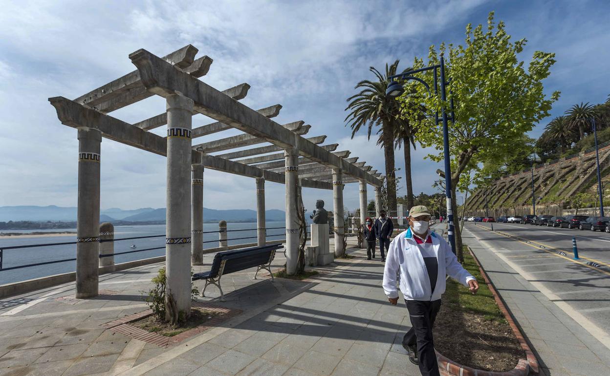 La pérgola del mirador situado en Reina Victoria se ha repuesto.