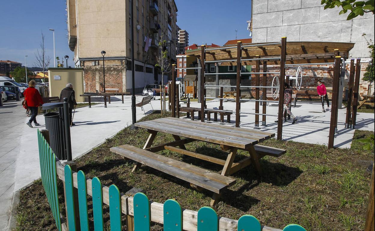 Vista general de la plaza de Las Nuevas Tecnologías, entre Lasaga Larreta y Teodoro Calderón.