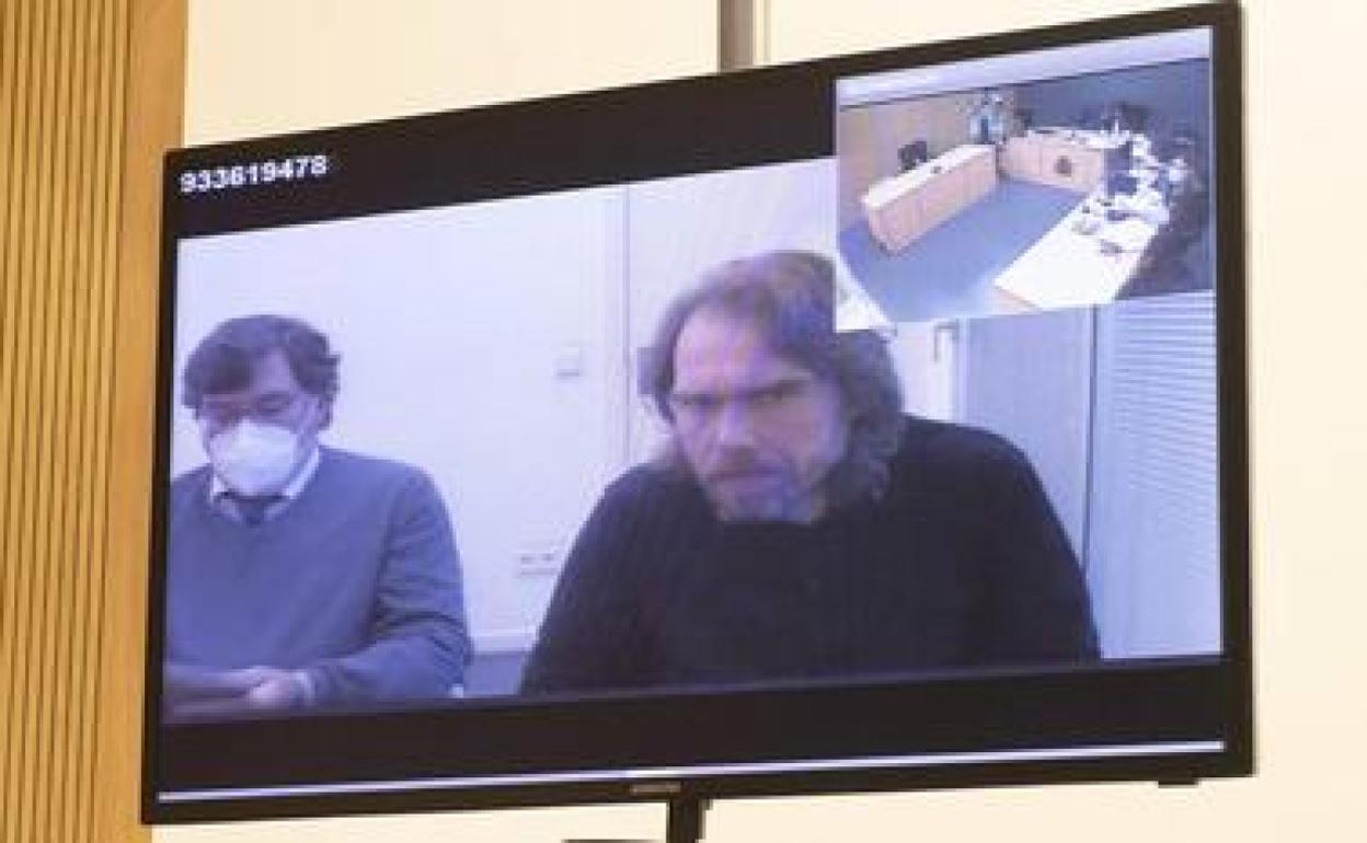 Carlos Navarro declarando por videoconferencia.