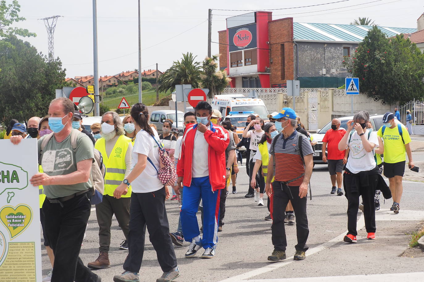 Fotos: La marcha solidaria por el 0,77% recorre Cantabria