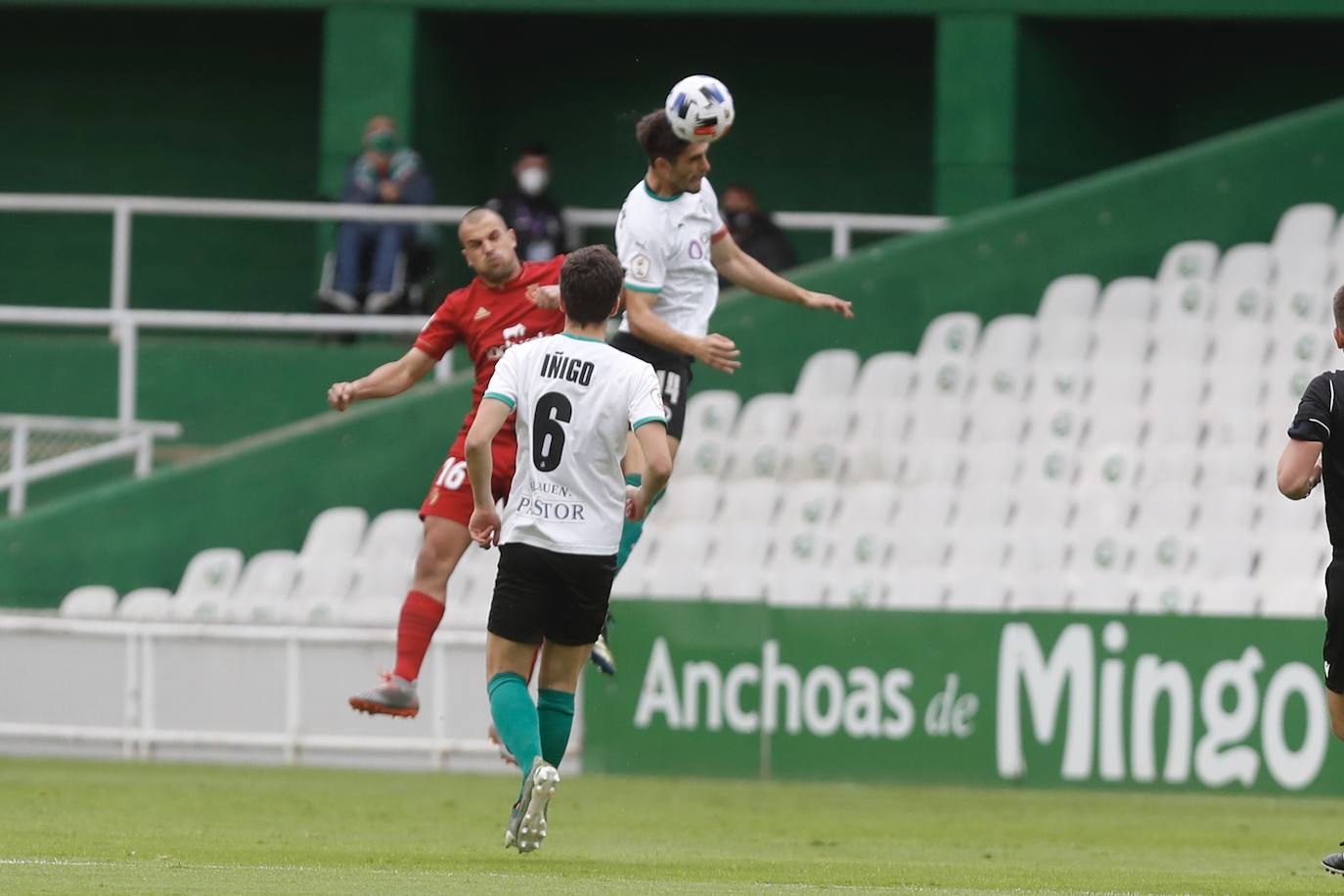 Imágenes del encuentro Racing-Osasuna B.