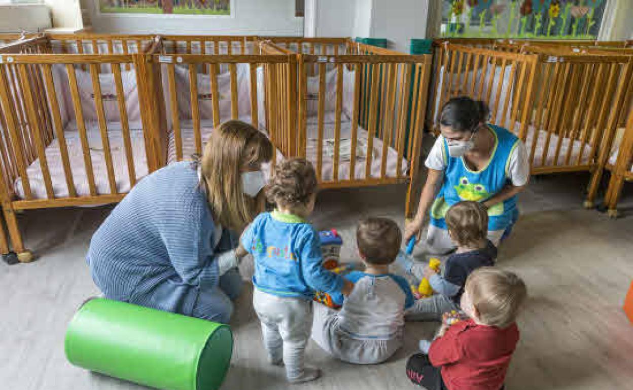 Foto de archivo de una escuela infantil en Valdenoja