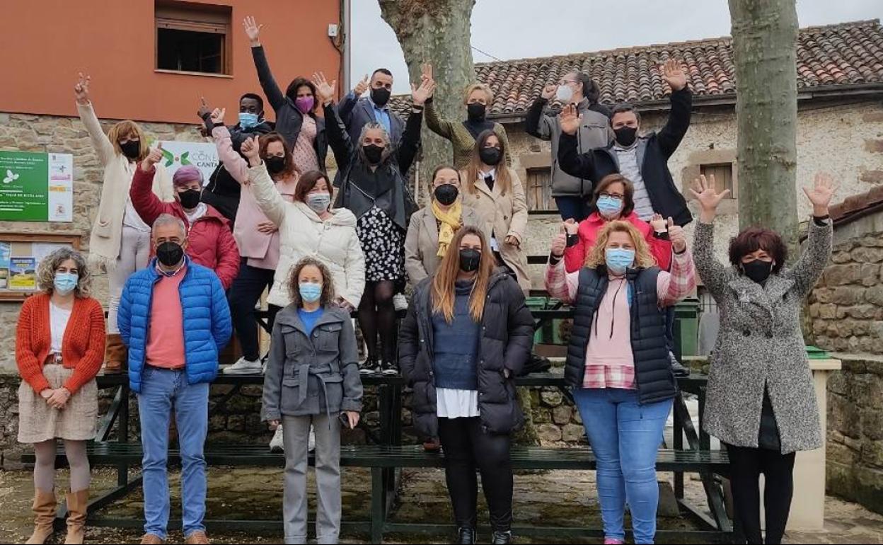 Participantes, profesores, gestores y alcaldes en la clausura