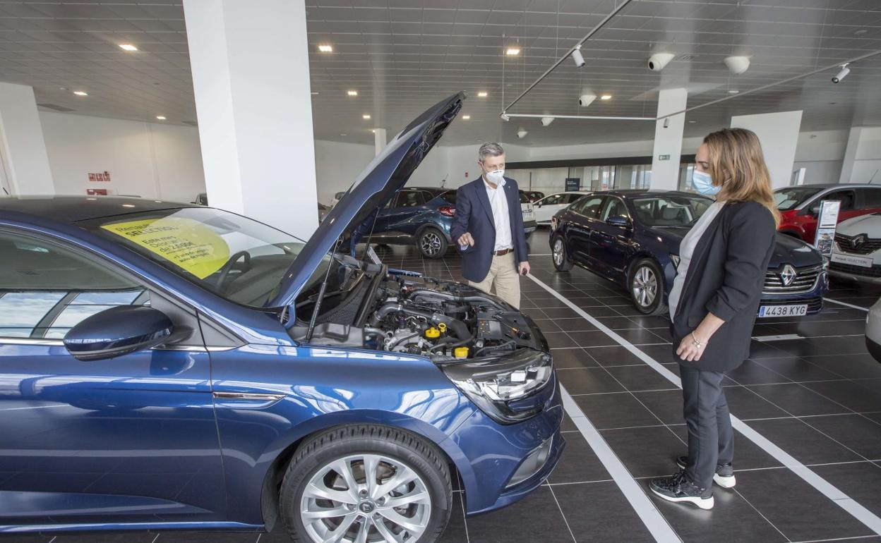 La venta de coches se ha reactivado, pero todavía esta lejos de las expectativas del sector. 