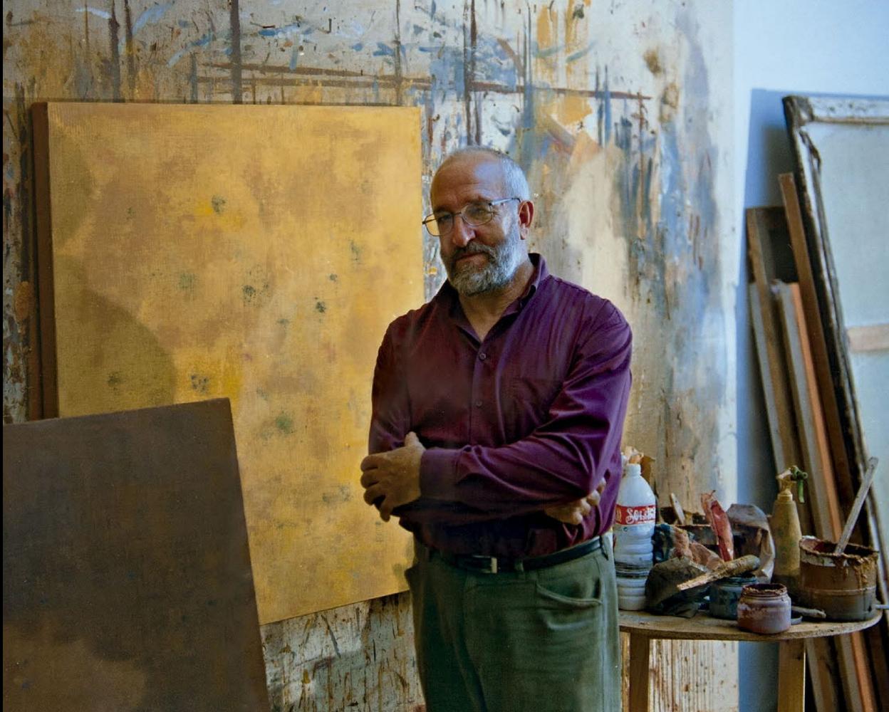 El pintor Juan Manuel Puente, en su estudio, regresa con su última serie, más obras inéditas. 