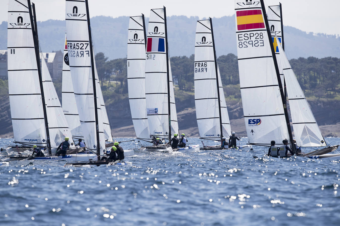 Primera jornada del test preolímpico de las clases 49er y Nacra 17 que se disputa en Santander.