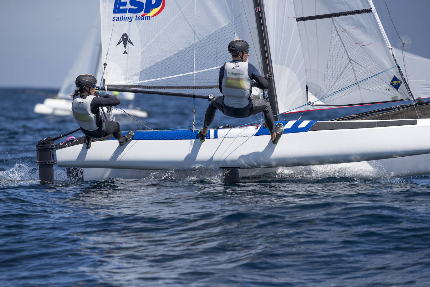 Primera jornada del test preolímpico de las clases 49er y Nacra 17 que se disputa en Santander.