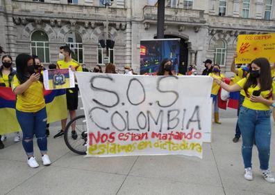 Imagen secundaria 1 - Más de 300 personas se concentran en Santander contra la represión gubernamental en Colombia