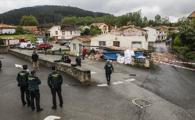 Tres obreros se salvan de ser sepultados por el derrumbe de un tejado en Villabáñez