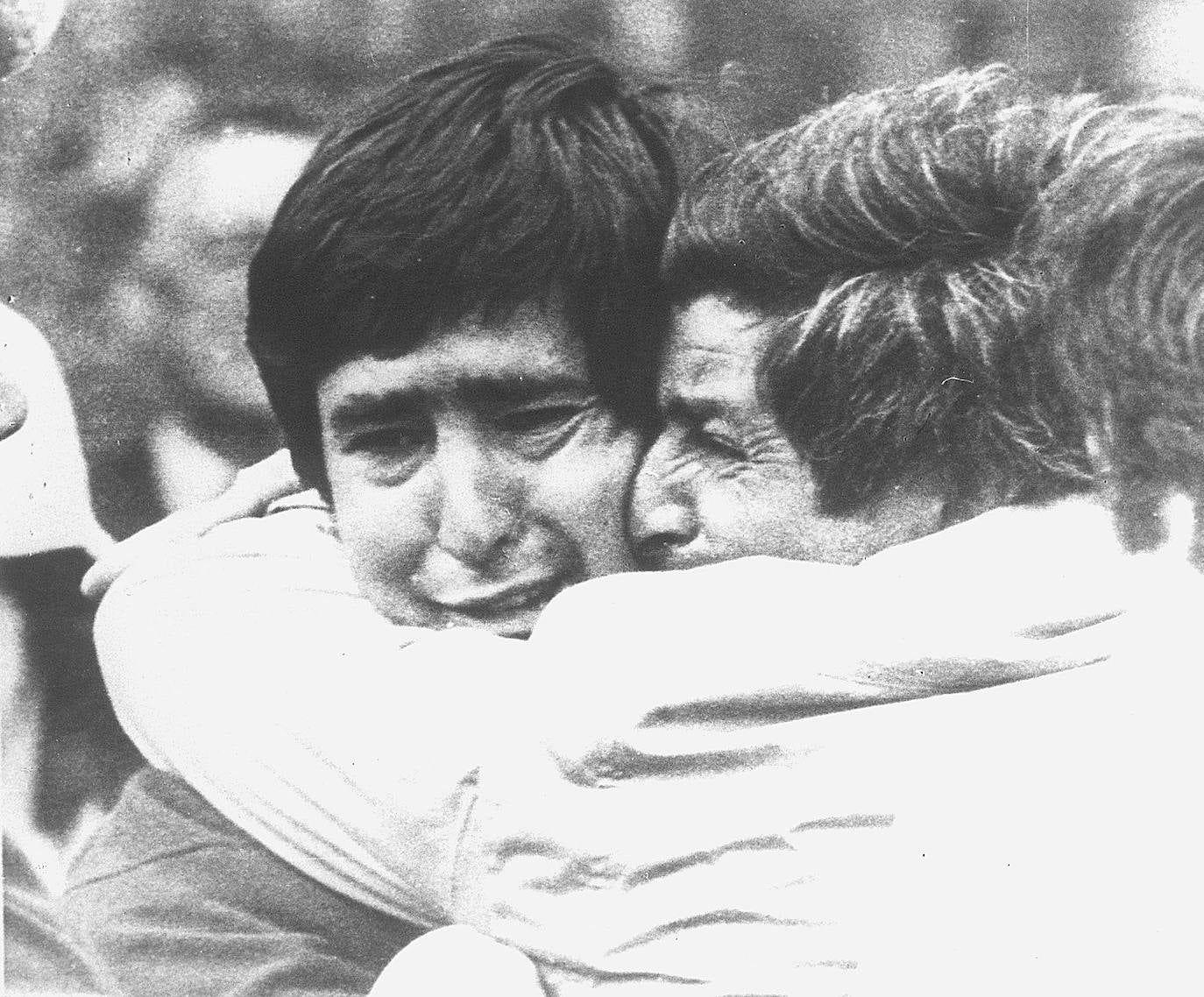 21/07/1979 Severiano Ballesteros abrazando a su hermano Baldomero tras ganar el Open de Golf Británico.