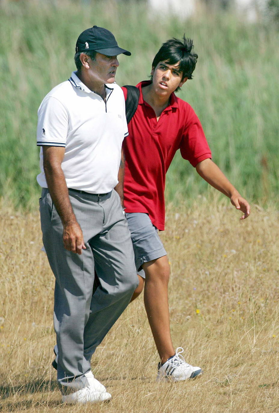 19/07/2006 Severiano Ballesteros con su hijo Baldomero Javier como caddie durante el entrenamiento en el campo de golf Royal Liverpool.