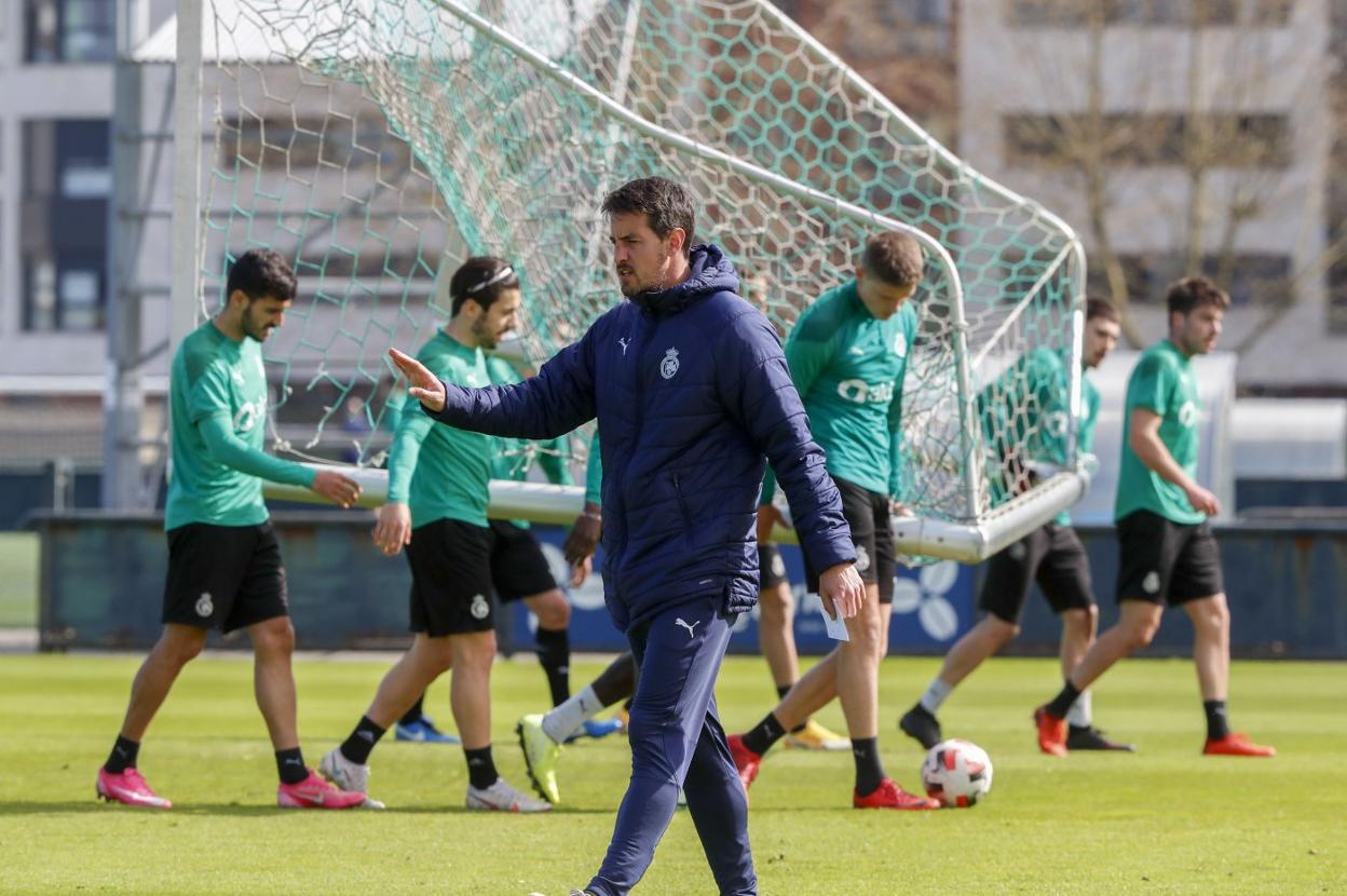 Aritz Solabarrieta, durante un entrenamiento con el Racing. 