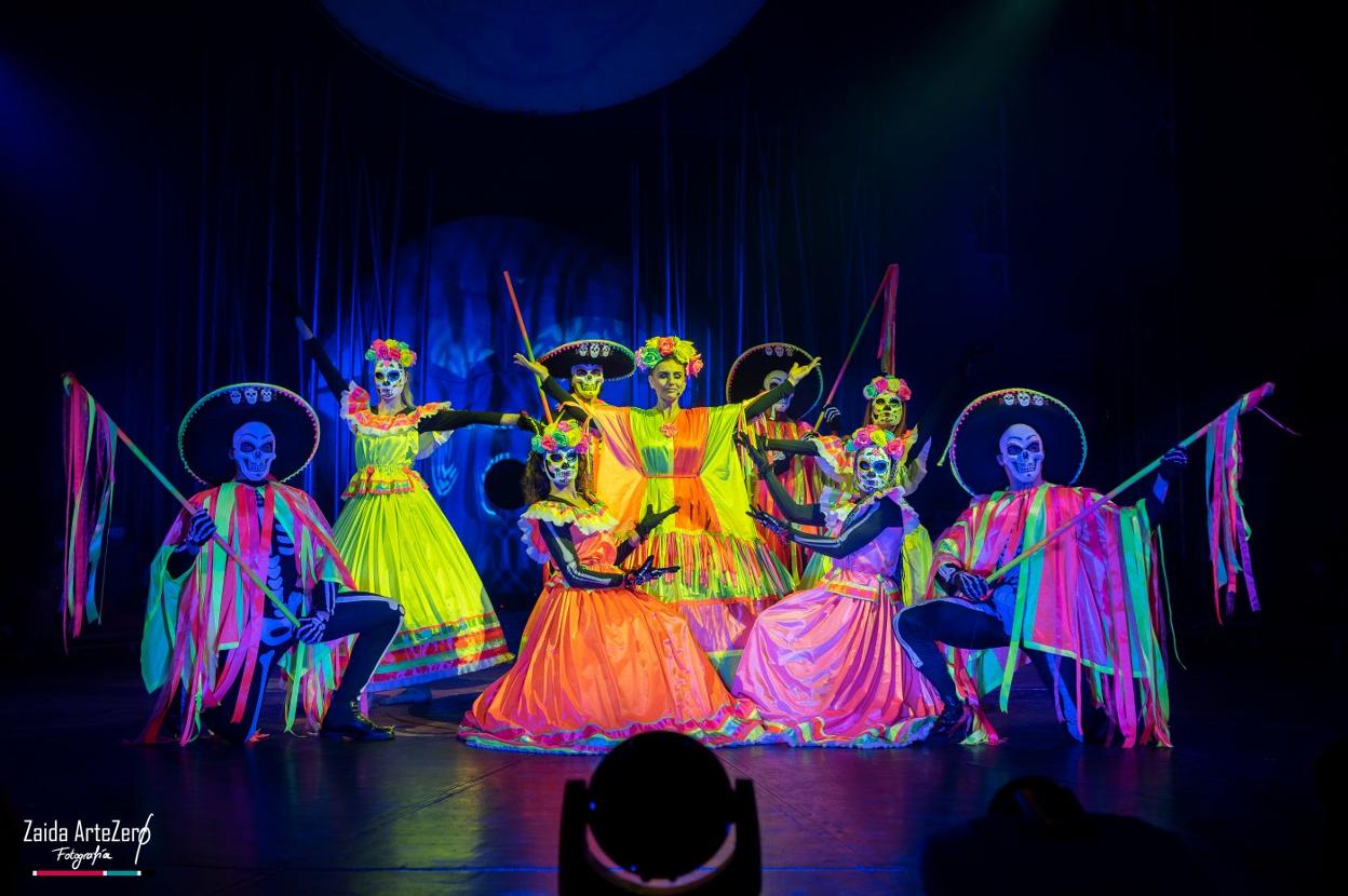 El montaje circense ofrece una llamativa puesta en escena. 