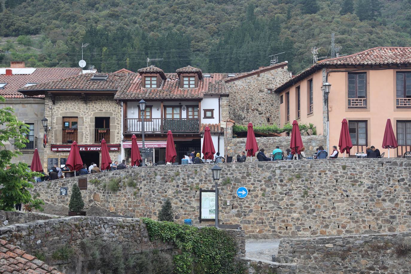 Fotos: Turistas en Potes