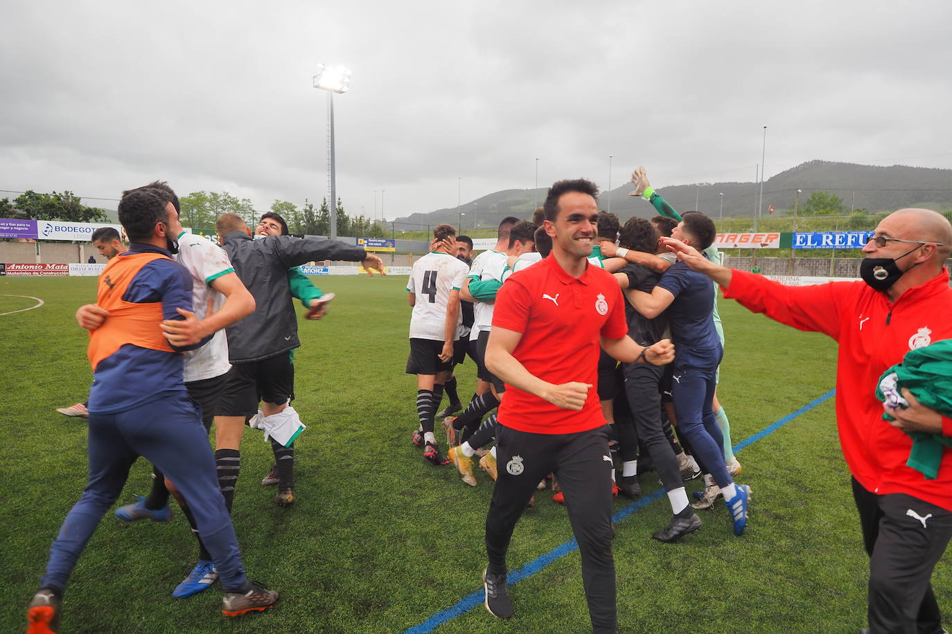 Fotos: El Rayo Cantabria celebra su ascenso a Segunda RFEF