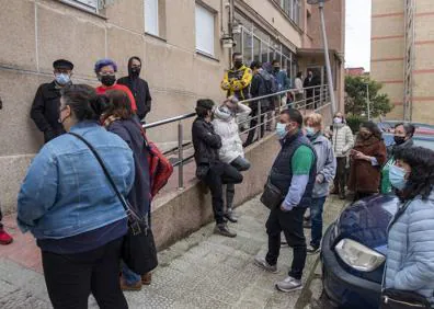 Imagen secundaria 1 - Suspendido el desahucio de la calle Guillermo Arce en Santander
