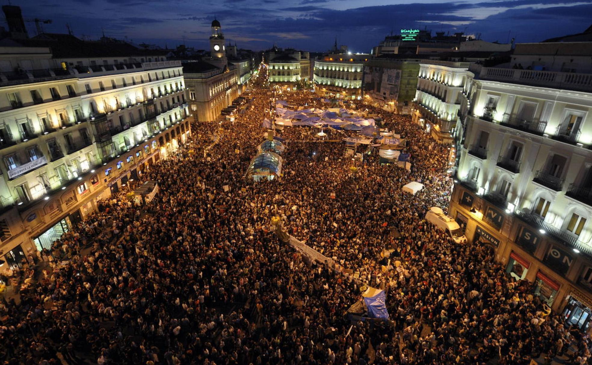 Vista de la Puerta del Sol de Madrid, epicentro del 15-M, el 20 de mayo de 2011.