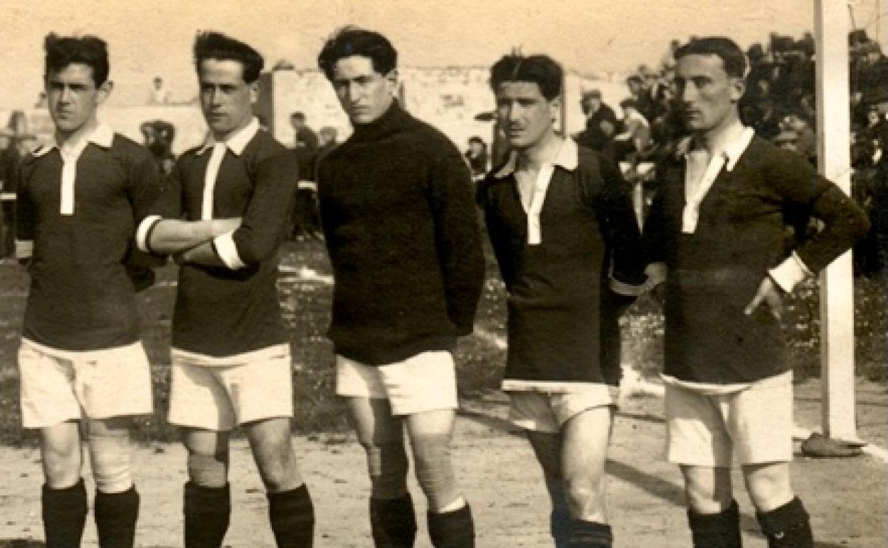 Goyena, Sierra, Rasero, Mateo Pérez y Oria, antes de un partido del Racing.