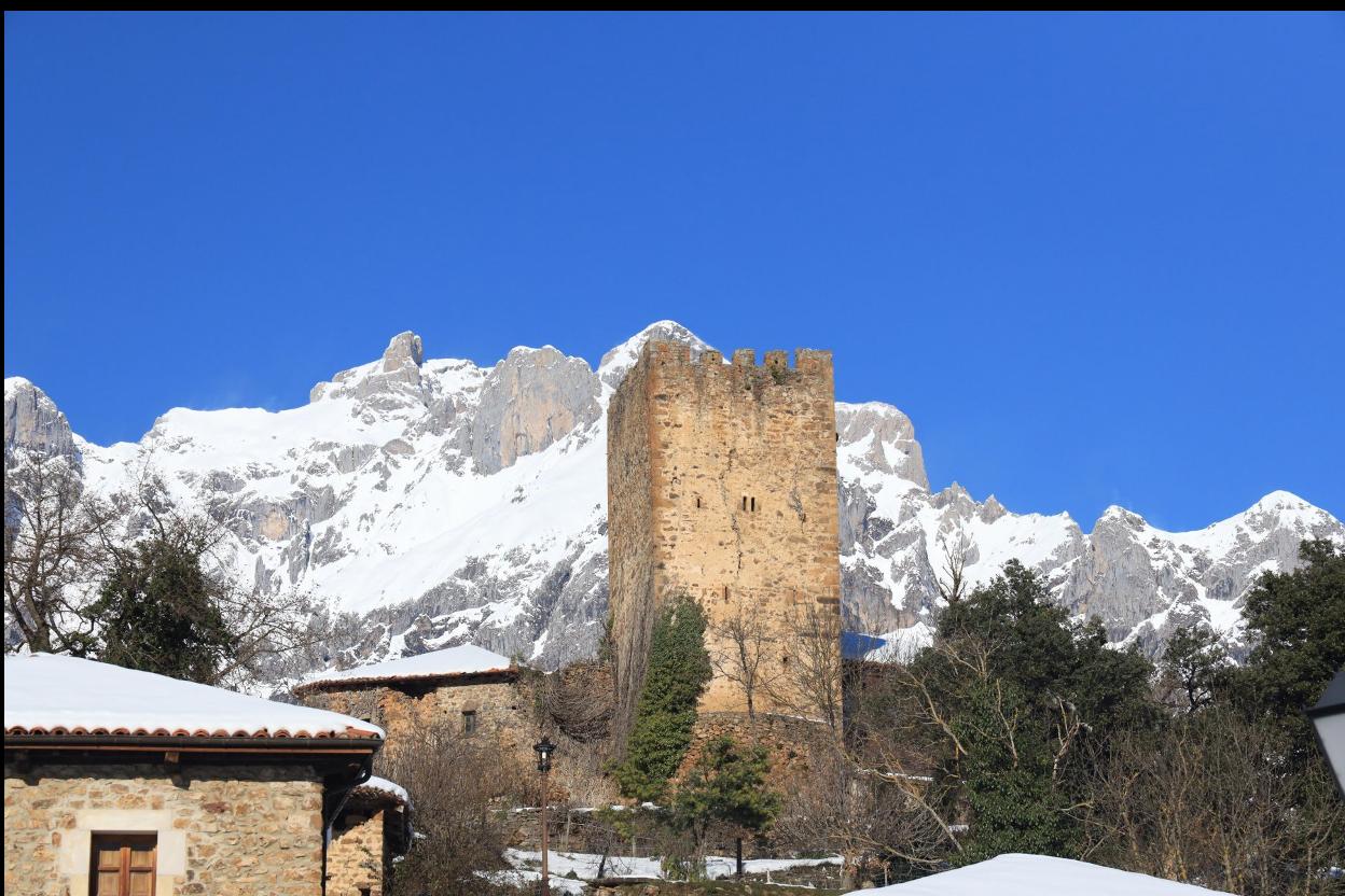 La torre de Mogrovejo es uno de los grandes símbolos patrimoniales de Liébana. 