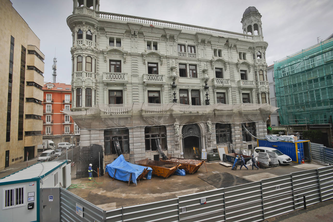 Comienza la próxima semana una fase que pone en marcha las diversas labores con el fin de abordar la estabilización de las fachadas y, posteriomente, del arco, mediante una gran estructura metálica exterior, a modo de andamio