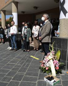 Imagen secundaria 2 - Los compañeros arropan a la familia de Mario Fuentes, el universitario asesinado en León