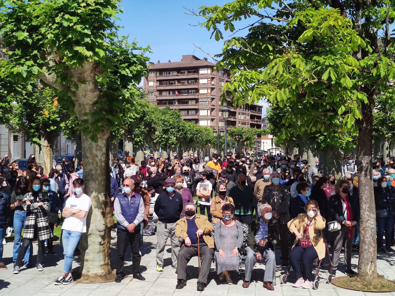 Fotos: Colindres guarda un minuto de silencio por Mario Fuentes