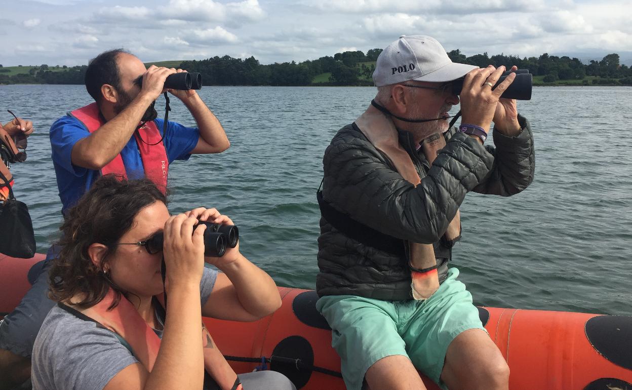 Una de las rutas en barco de ediciones anteriores por la ría de Cubas 