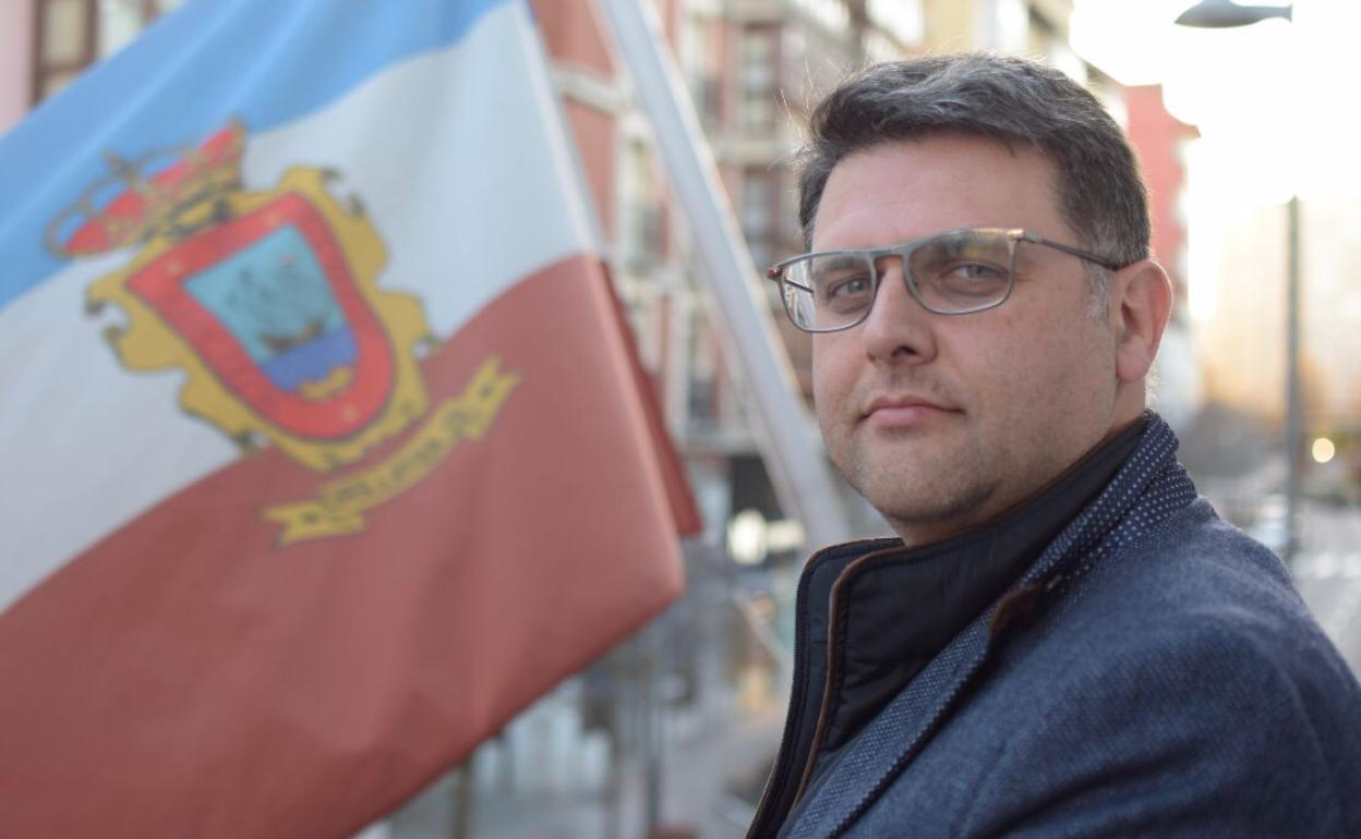 El concejal de Hacienda, Vicente Palazuelos (Ciudadanos), en el Ayuntamiento de El Astillero.