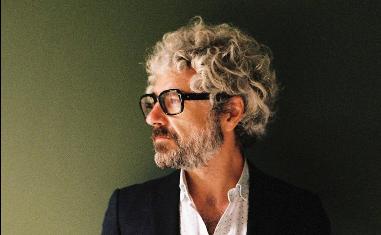 Abraham Boba publica su primer poemario