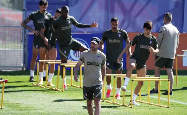 Simeone, durante una sesión de entrenamiento del Atlético en el Cerro del Espino.