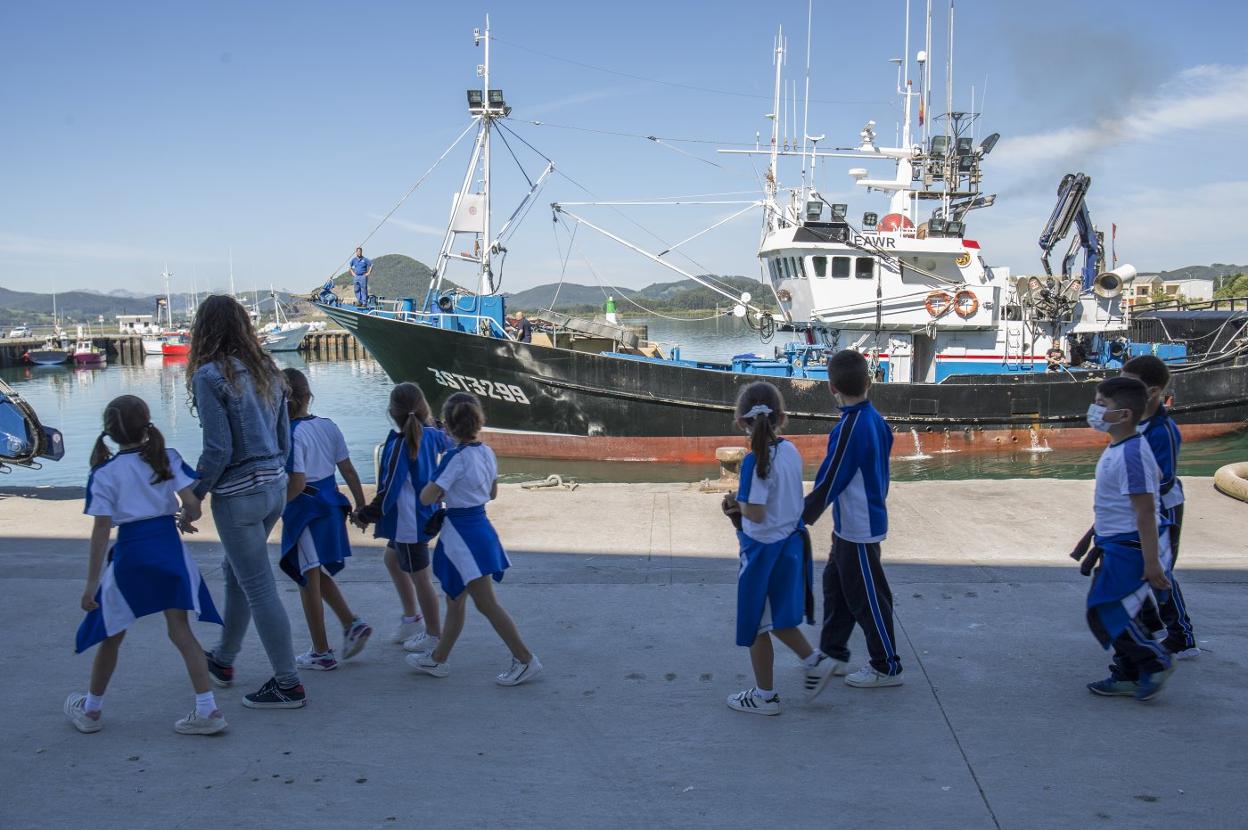 La Feria se ha planteado como una actividad para sensibilizar a los más jóvenes con la actividad pesquera. 