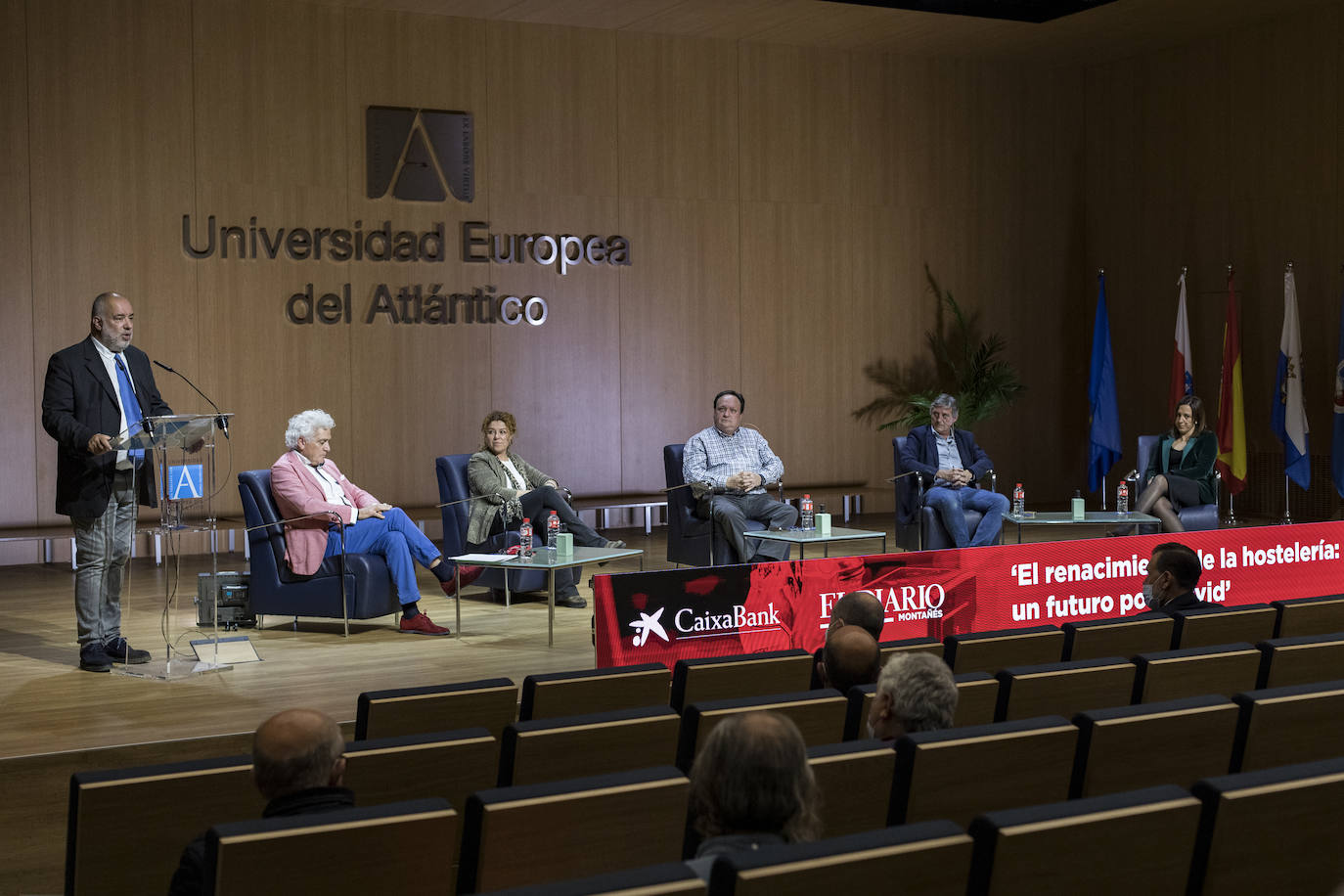 El salón de actos de la Universidad Europea del Atlántico acogió este foro organizado por El Diario Montañés y CaixaBank 