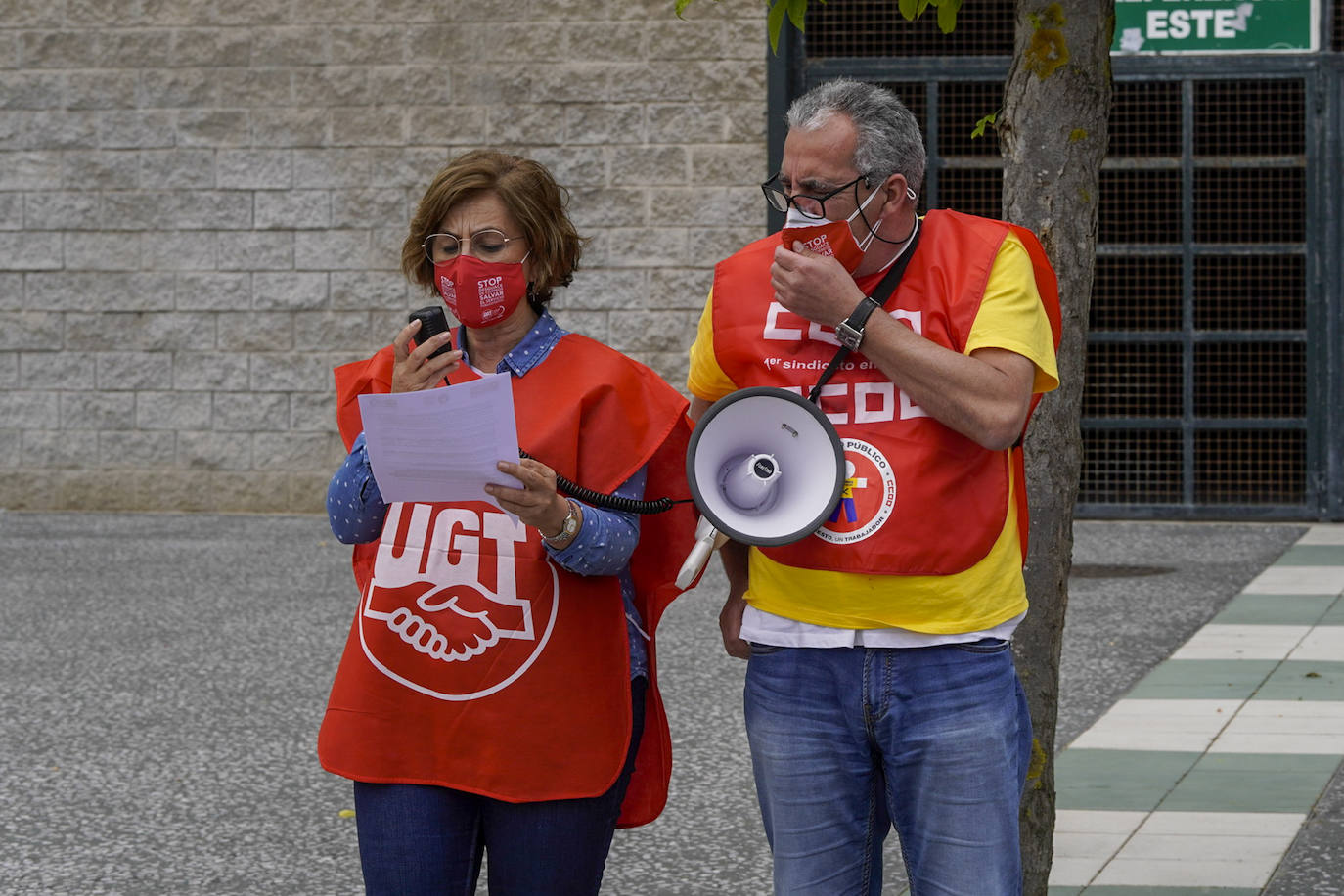 Fotos: Los trabajadores de Correos se movilizan en Santander