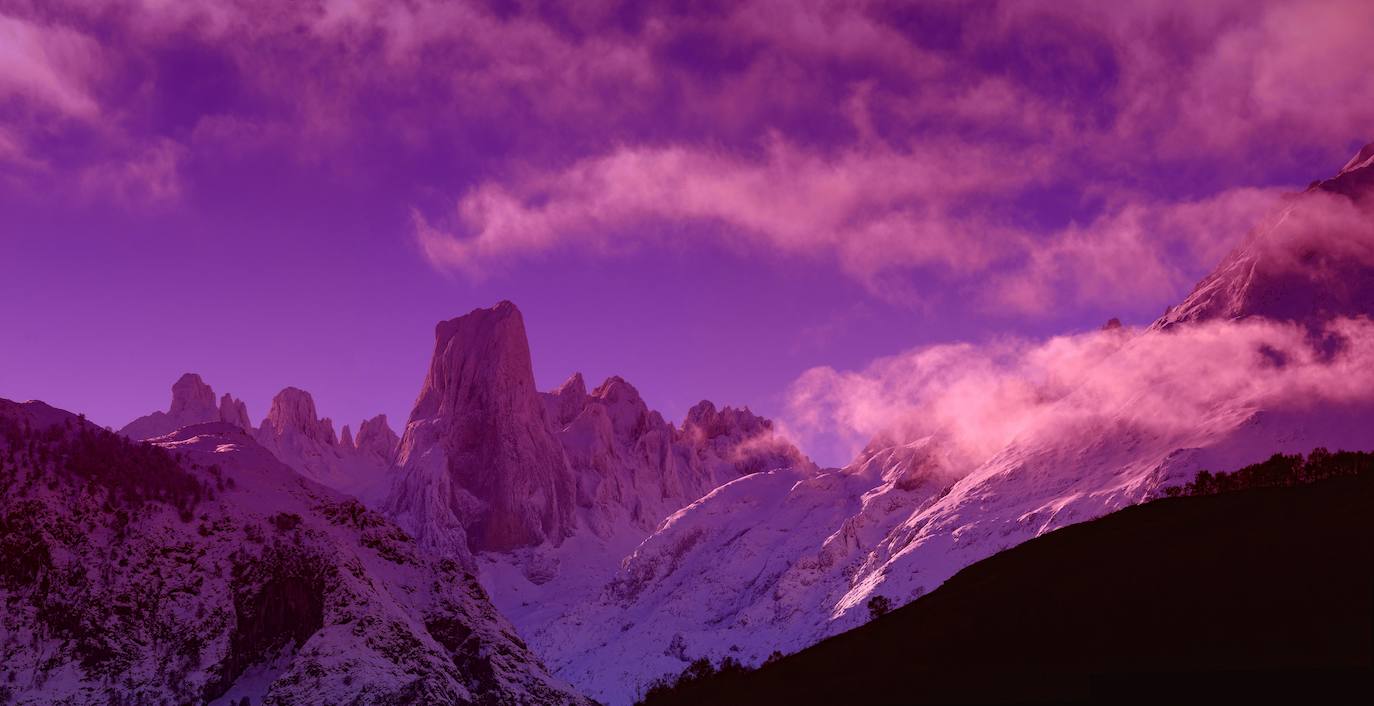 El Parque Nacional de los Picos de Europa cuenta con las cumbres más altas de la Cordillera Cantábrica, lo que indudablemente le da un enorme atractivo paisajístico, turístico y deportivo. Es el tercer Parque Nacional más visitado de España, con casi dos millones de visitantes anuales y fue declarado Reserva de la Biosfera en 2003.