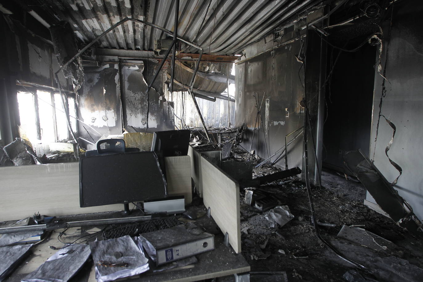 Fotos: Así ha quedado la nave de Polanco tras el incendio