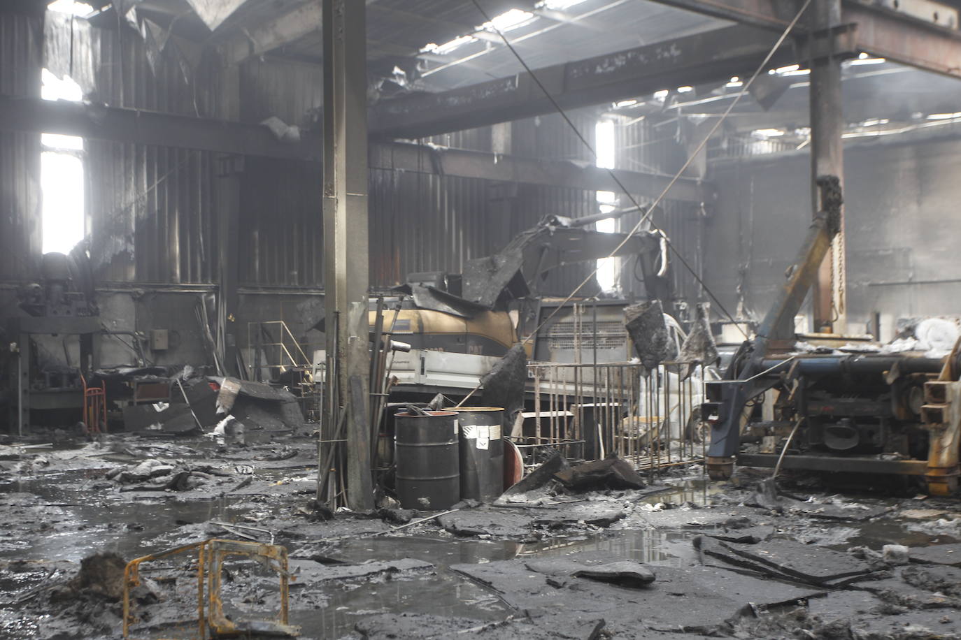 Fotos: Así ha quedado la nave de Polanco tras el incendio