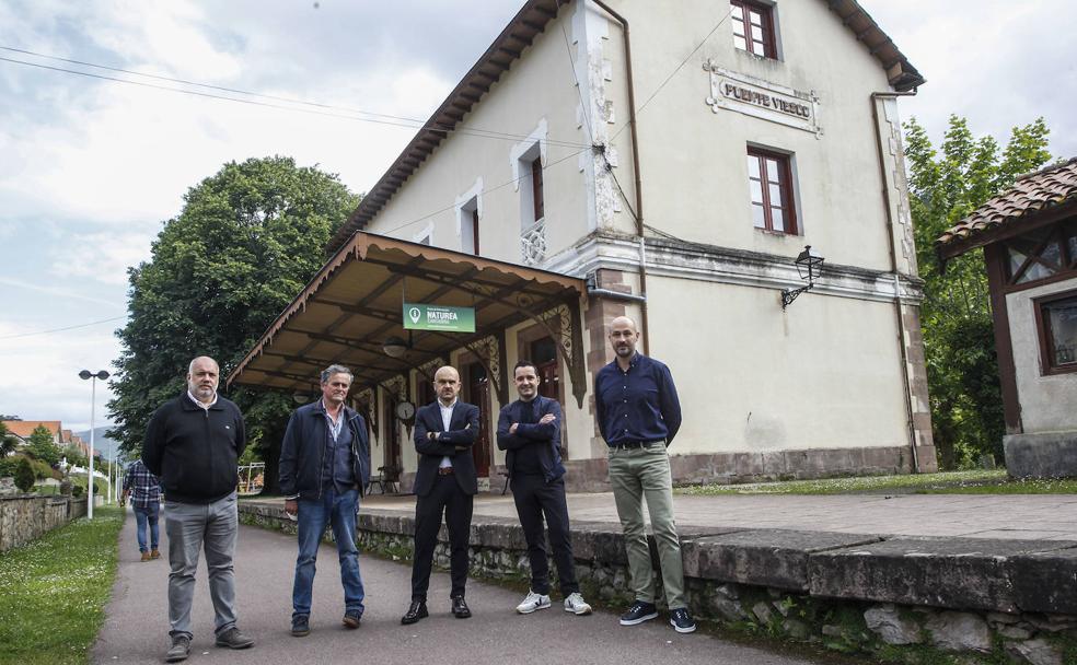 José Luis Pérez, José María Gómez Oviedo, Ángel Serdio, José Manuel de Dios y Óscar Villegas. 