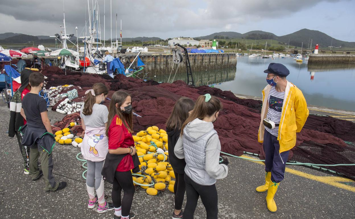 Los escolares de Santoña han visitado las dos últimas semanas la Cofradía de Pescadores. 