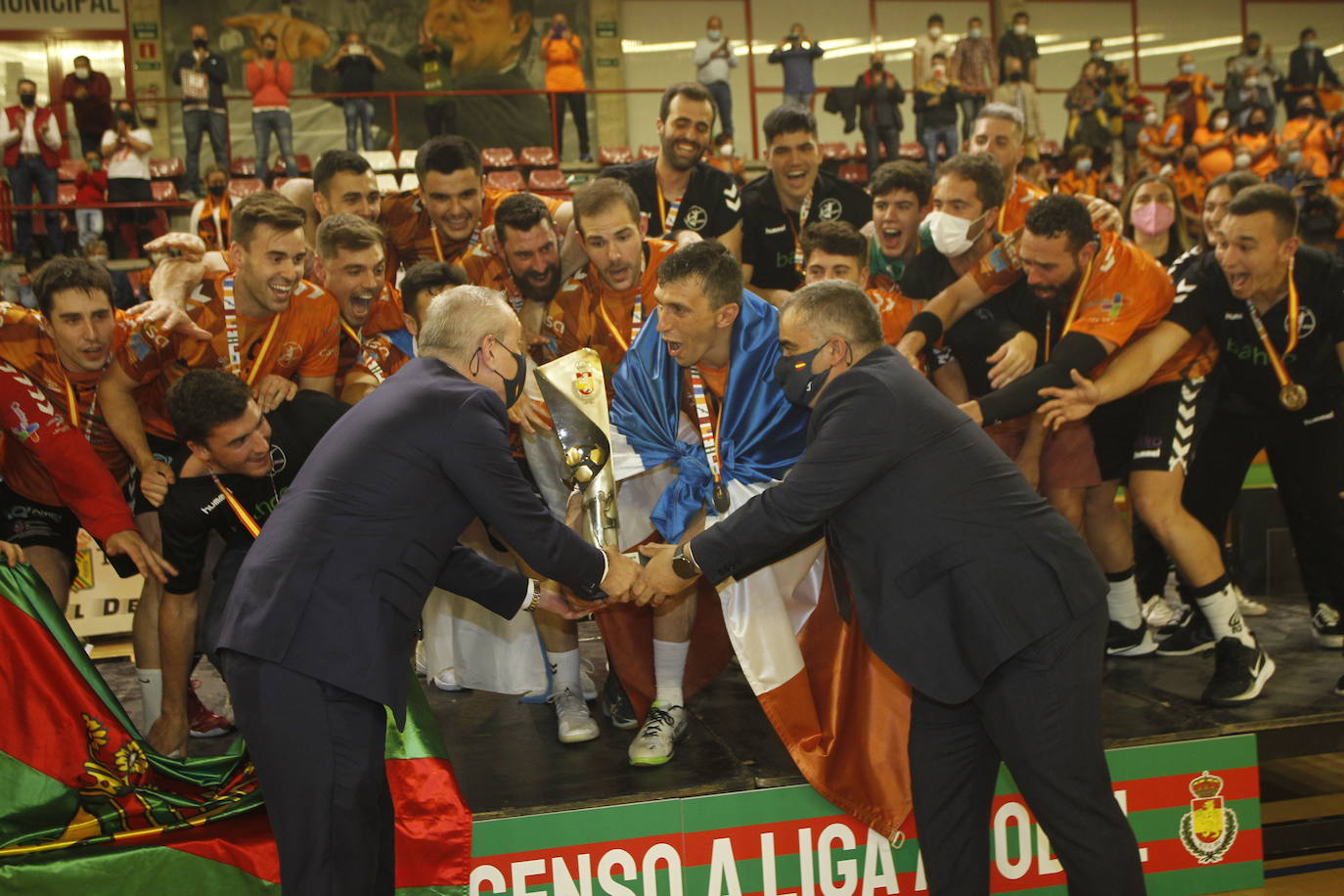 El Bathco Torrelavega pone el punto y final a una temporada histórica.