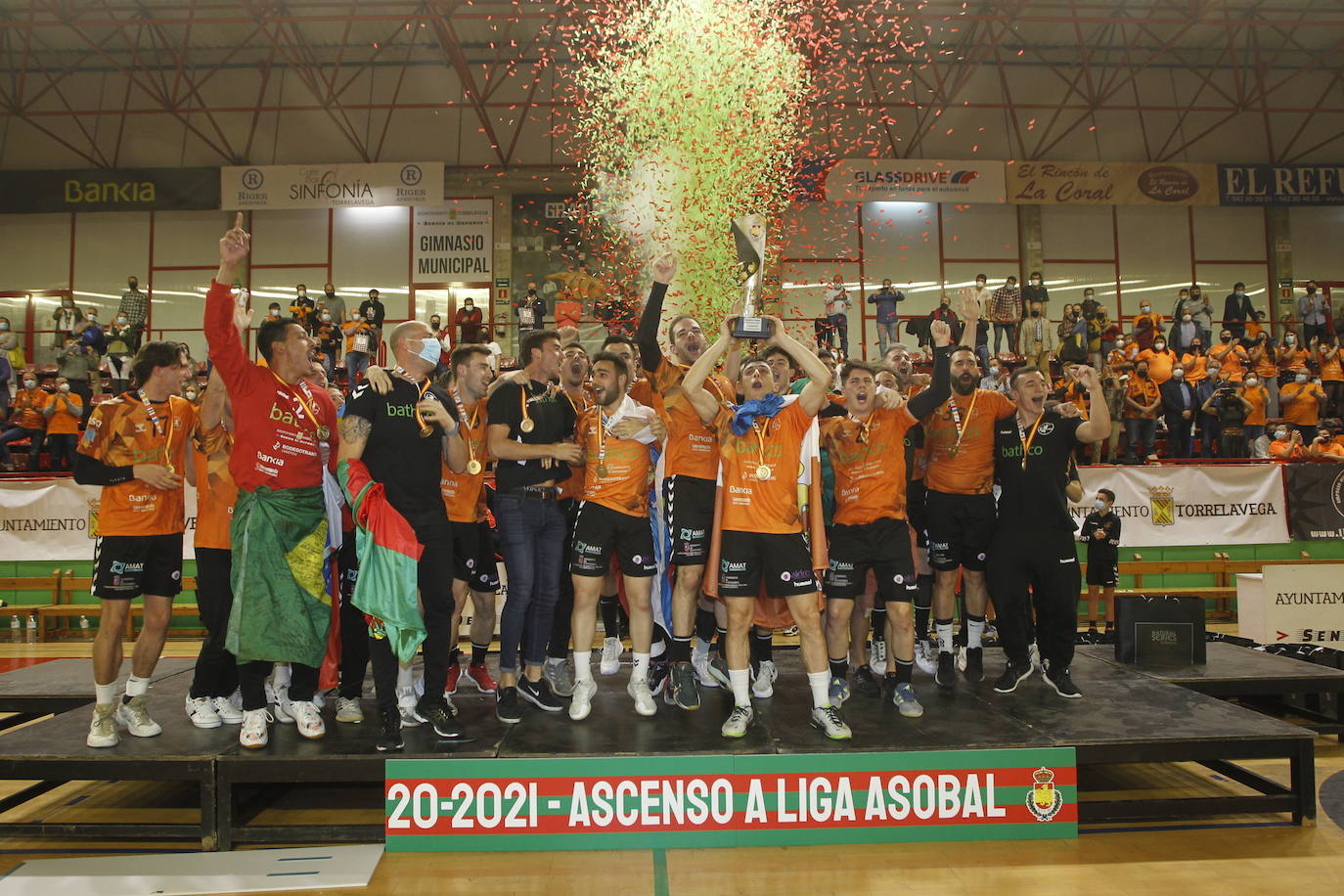 El Bathco Torrelavega pone el punto y final a una temporada histórica.