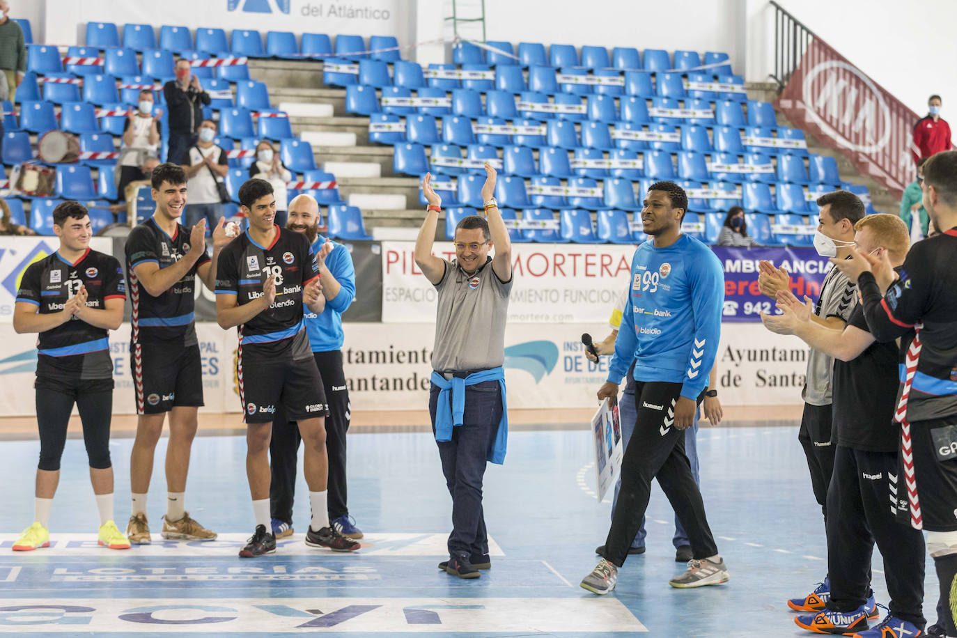 El Liberbank Cantabria Sinfín, tras asegurarse la permanencia, despidió la temporada ganando al Villa de Aranda.