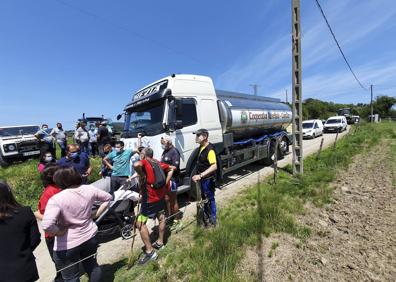 Imagen secundaria 1 - Los vecinos de Val de San Vicente defienden el puente de Sel del Rey