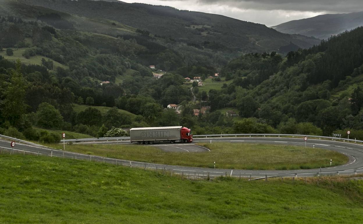 Vista de la Sierra de El Escudo, donde se prevé la instalación de este parque eólico.