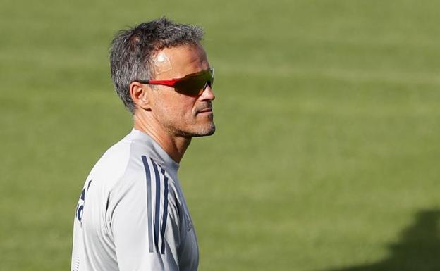 Luis Enrique, durante el primer entrenamiento de la selección española en Las Rozas.