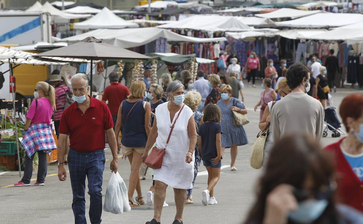 Mercadillo de Torrelavega hace unos meses.