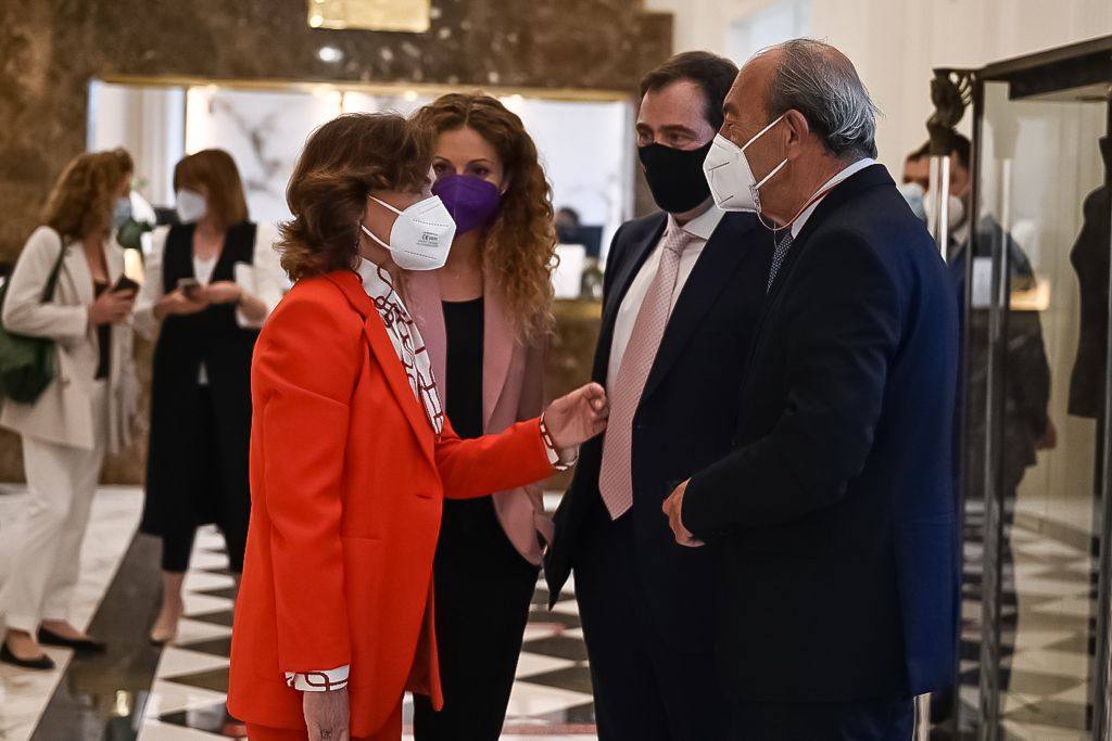 Carmen Calvo durante su visita a Cantabria junto con la delegada del Gobierno, Ainoa Quiñones y el consejero de Industria, Javier López Marcano