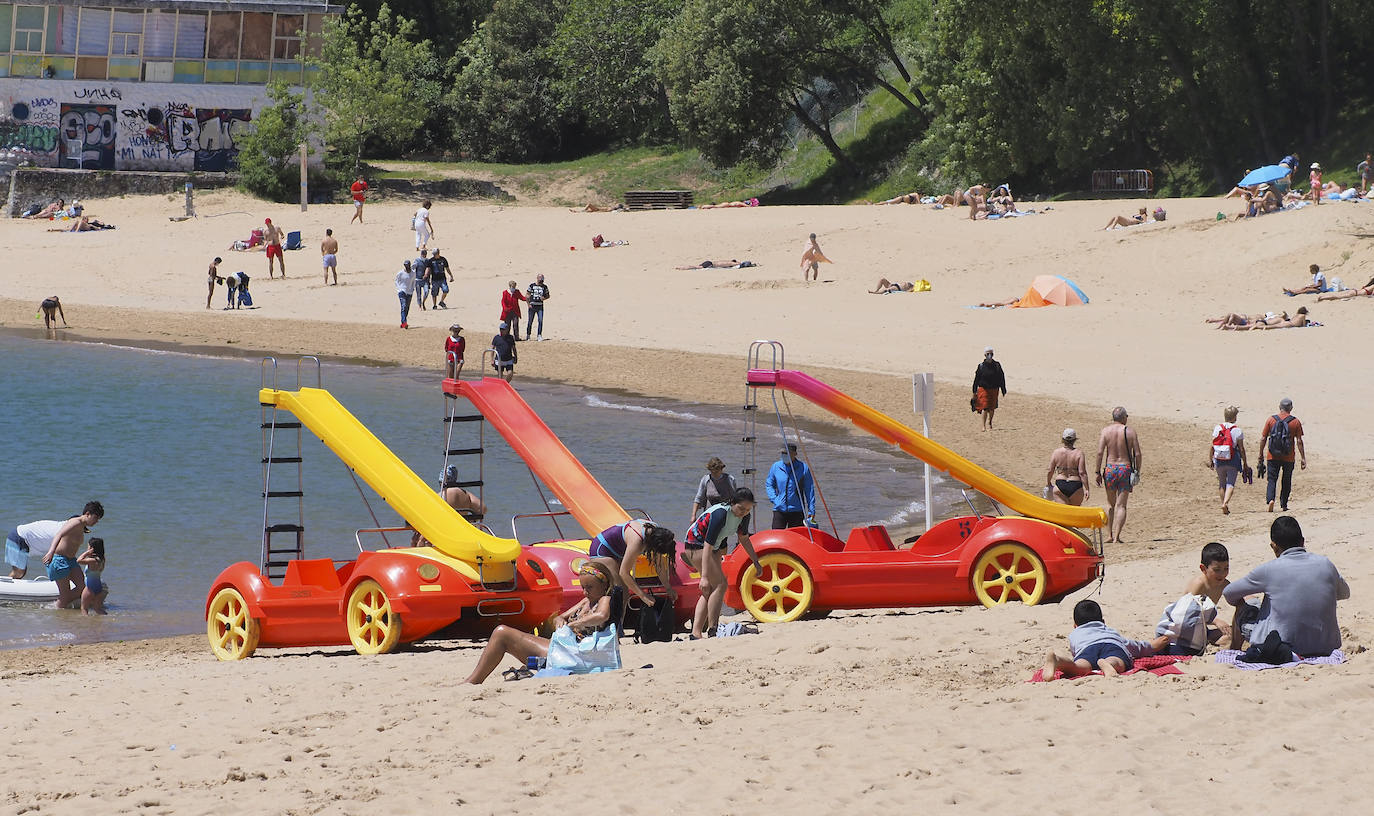 Los hosteleros celebran el comienzo de la temporada en un día en que los termómetros alcanzan los 19 grados en Santander