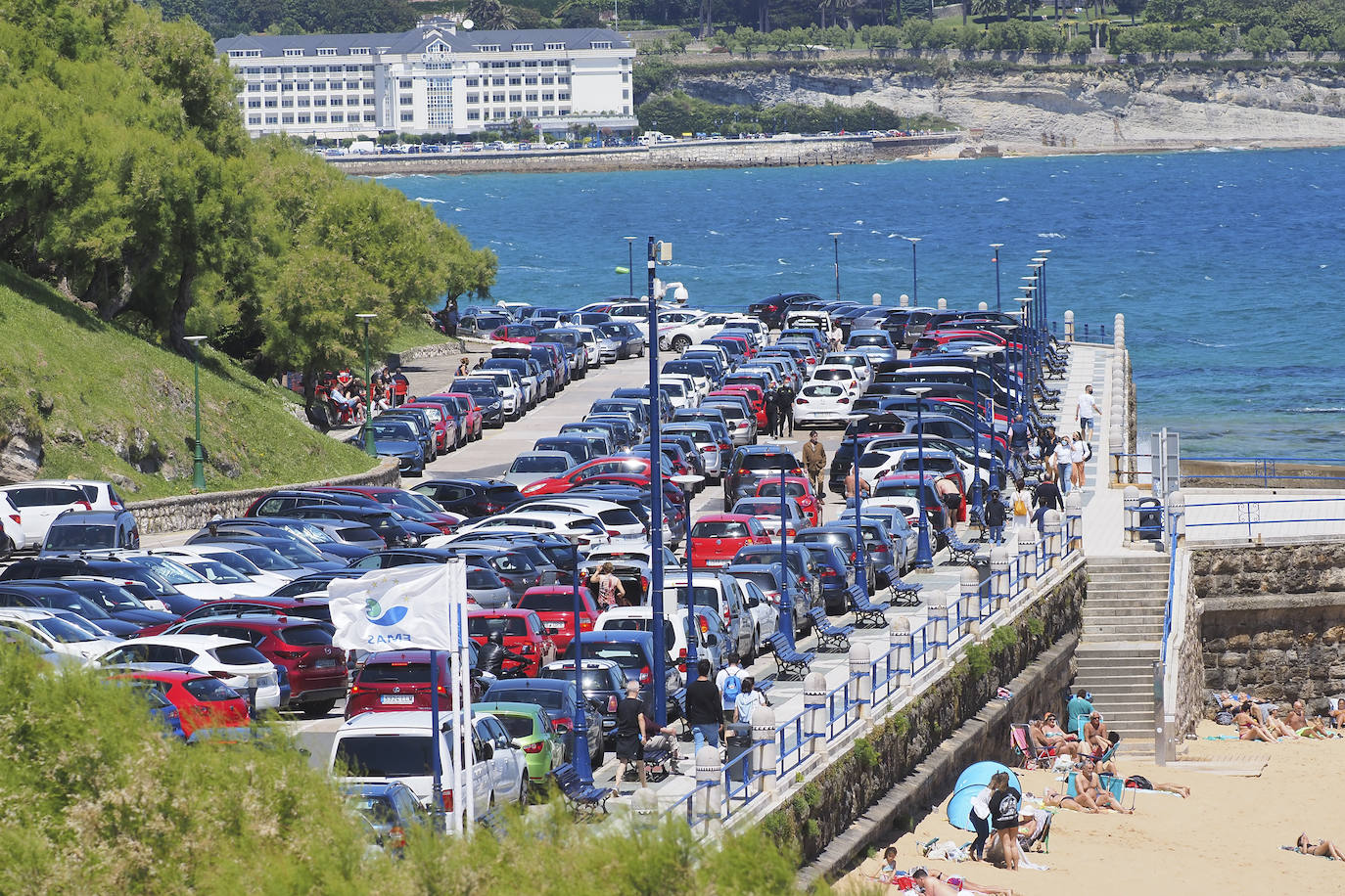 Los hosteleros celebran el comienzo de la temporada en un día en que los termómetros alcanzan los 19 grados en Santander